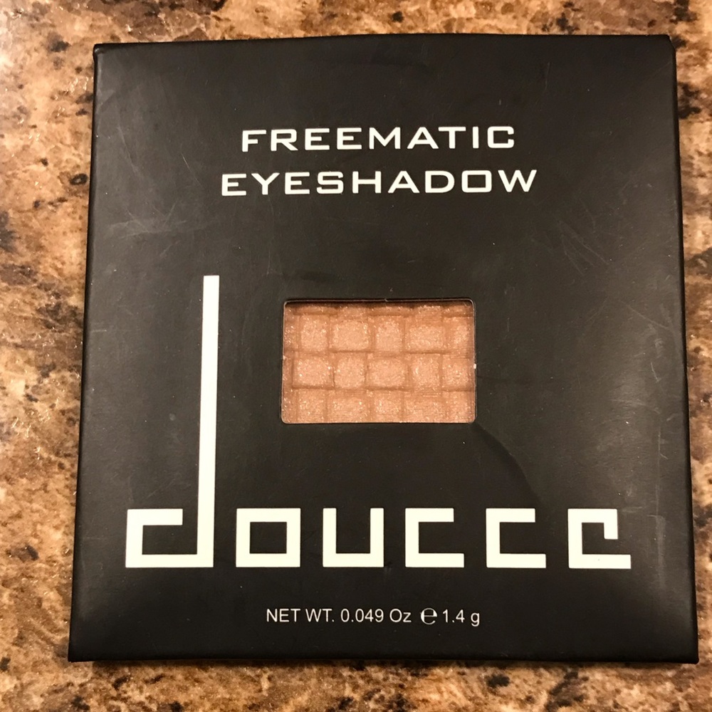 Doucce Freematic eyeshadow in Veronica